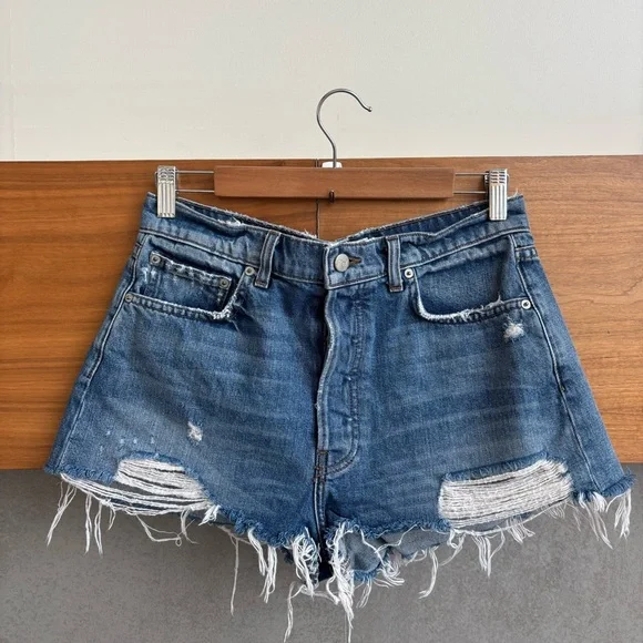 Reformation Dixie Denim Shorts, Size 29 - Picture 4 of 13